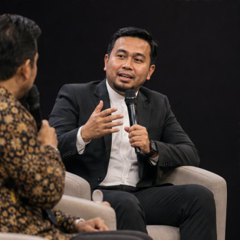 Rizal Maulana Hakim, S.I.Kom., M.I.Kom.